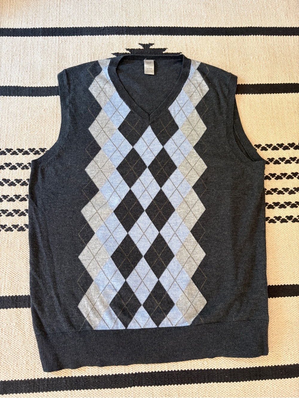 GAP Men's Charcoal V-Neck Argyle Sweater Vest with Light Blue and Gray -Large